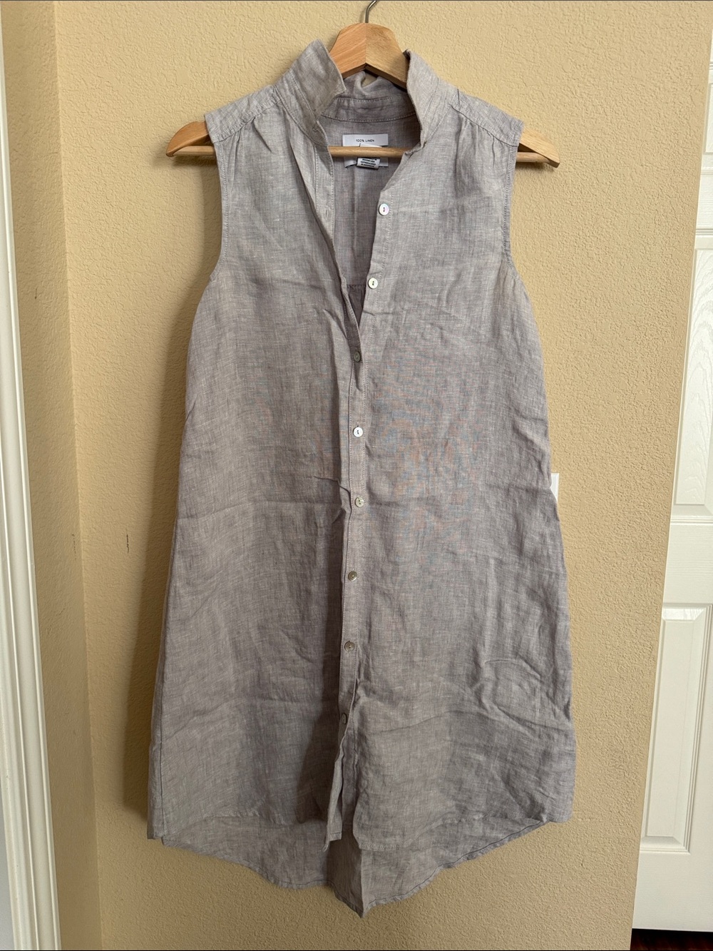H by Halston Sleeveless Button-Down Shirt Dress in Light Gray